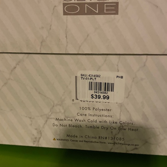 Brand new couch blanket - Picture 3 of 3